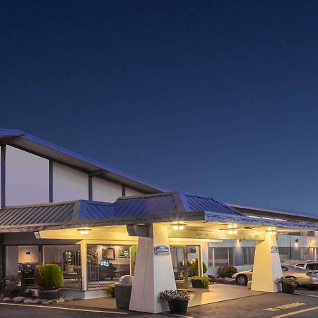 Howard Johnson By Wyndham Nanaimo Harbourside Exterior foto